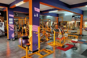 club v fitness gym image