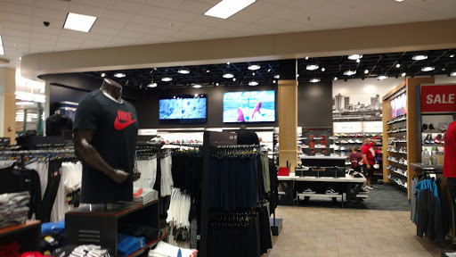 Sporting Goods Store «SCHEELS», reviews and photos, 17202 Davenport St, Omaha, NE 68118, USA