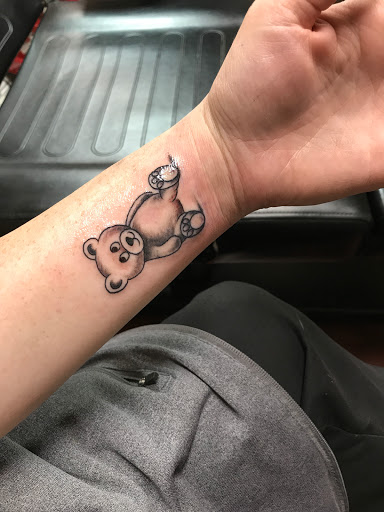 Tattoo Shop «A Living Canvas Tattoo», reviews and photos, 306 W Main St, Lewisville, TX 75057, USA