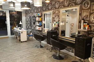 # GALERIA URODY salon fryzjersko-kosmetyczny image