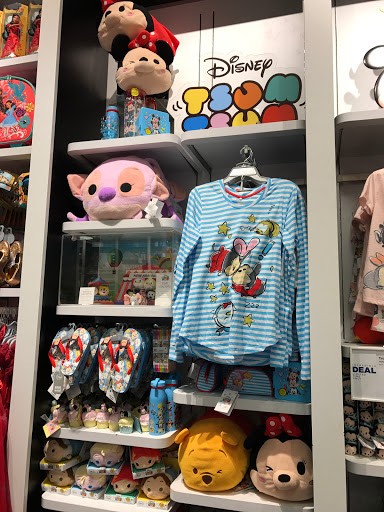 Toy Store «Disney Store», reviews and photos, 5220 Fashion Outlets Way, Rosemont, IL 60018, USA