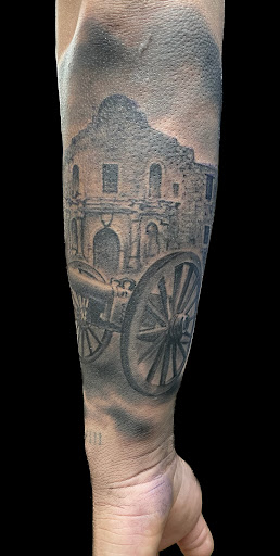 Explore small hummingbird tattoo ideas, creative tattoo ideas in Weatherford, available at Weatherford Tattoo Co.