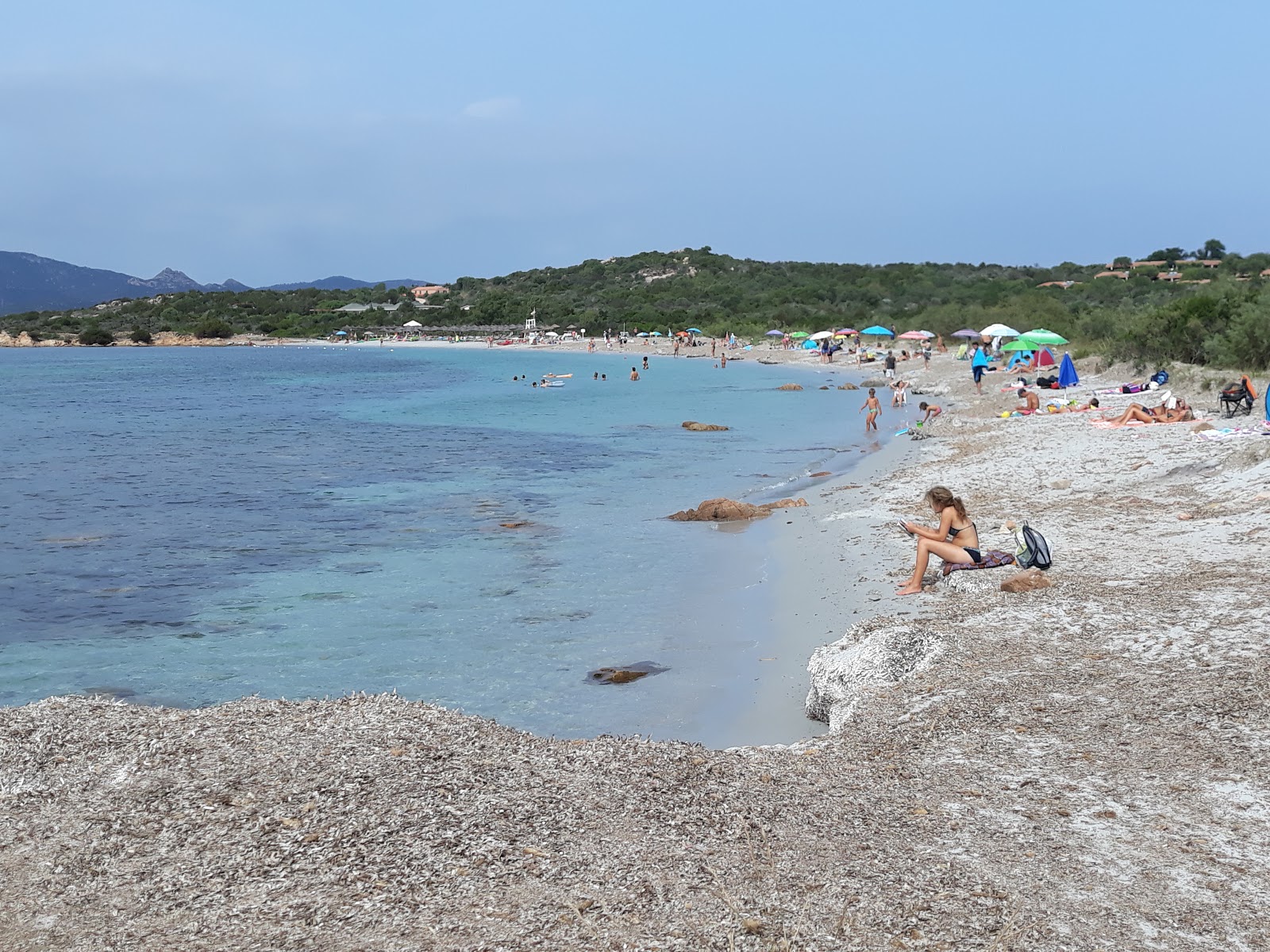 Fotografie cu Spiaggia di Salinedda - locul popular printre cunoscătorii de relaxare