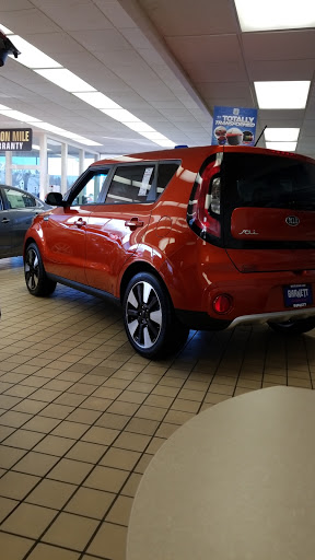 Kia Dealer «Barnett Kia», reviews and photos, 3610 Hwy 61 N, White Bear Lake, MN 55110, USA