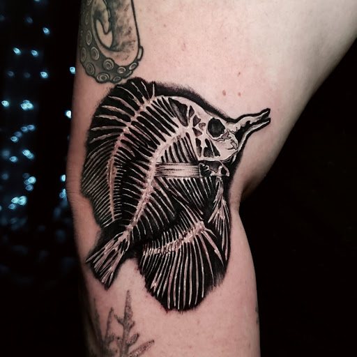 Explore roses tattoo ideas, creative tattoo ideas in Miami, available at Glitterpoop Studios