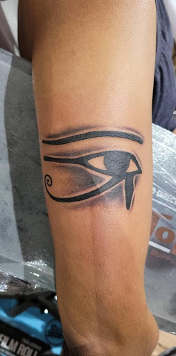 Tattoo Shop «Hollywood Tattoos», reviews and photos, 104 Market St, Newark, NJ 07102, USA