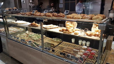 Autour du comptoir à Orléans