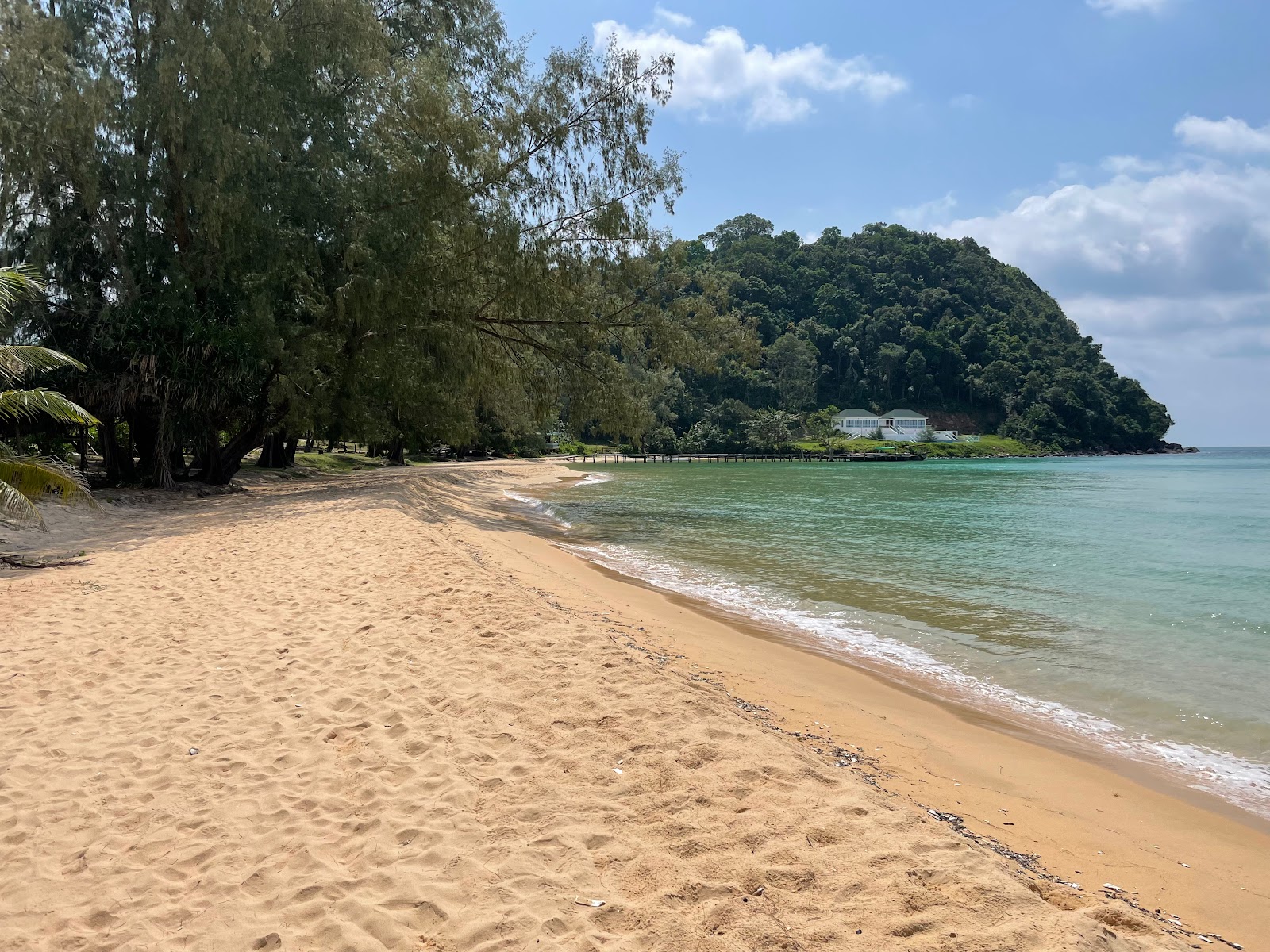 Lazy Beach的照片 带有碧绿色纯水表面