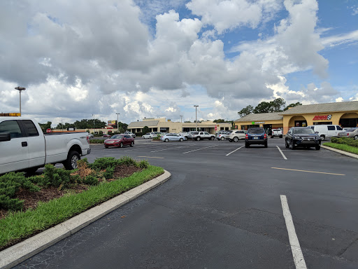 Shopping Mall «Lake Village Shopping MallKitchengaets», reviews and photos, 10601 US-441, Leesburg, FL 34788, USA
