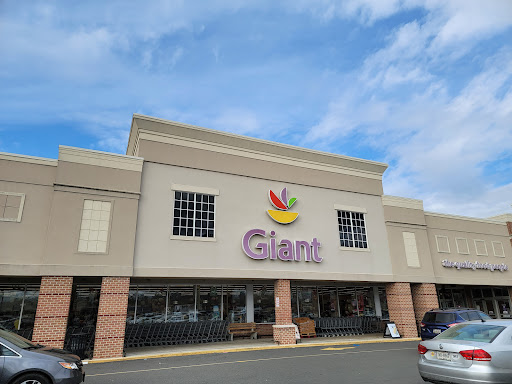 Grocery Store «Giant», reviews and photos, 1454 Chain Bridge Rd, McLean, VA 22101, USA
