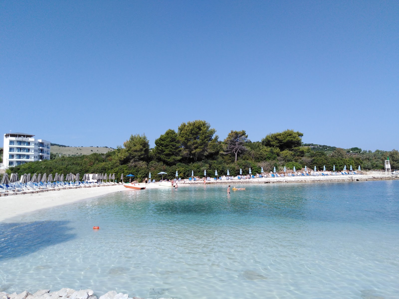 Φωτογραφία του Plazhi Paradise με καθαρό νερό επιφάνεια