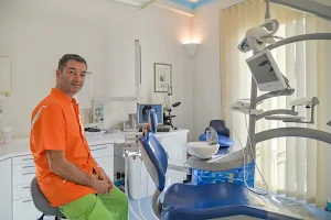 Dr Philippe Lucas - Implantologie - Soins dentaires et Esthétique du sourire image