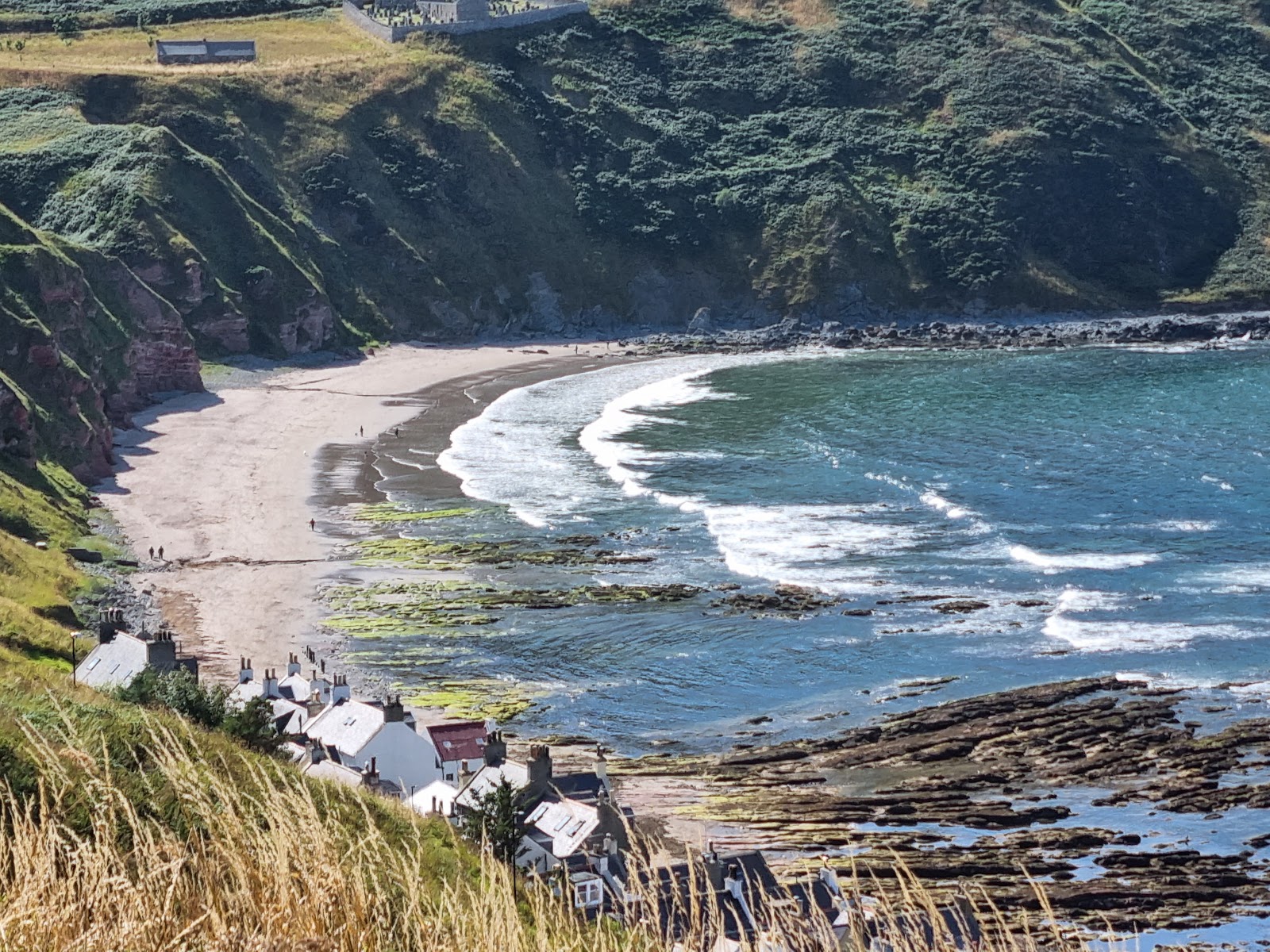 Foto av Gardenstown Beach med turkos rent vatten yta