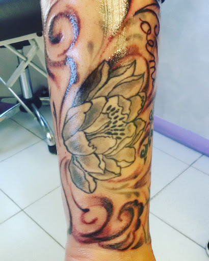 Nuvola Rossa Tattoo