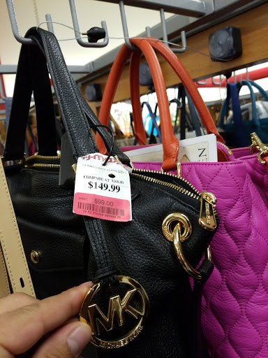 Department Store «T.J. Maxx & HomeGoods», reviews and photos, 2692 Madison Rd F, Cincinnati, OH 45208, USA