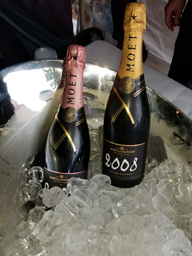 Tobacco Shop «Up Down Cigar», reviews and photos, 1550 N Wells St, Chicago, IL 60610, USA