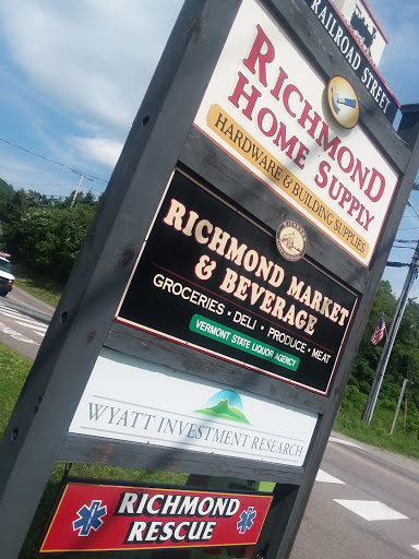Grocery Store «Richmond Market & Beverage», reviews and photos, 56 Railroad St, Richmond, VT 05477, USA