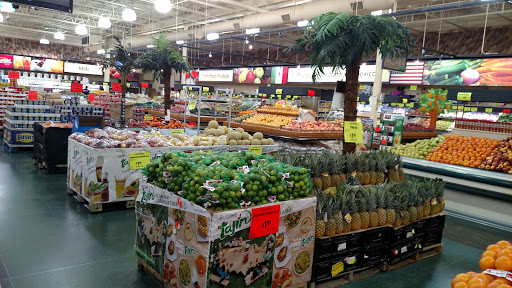 Grocery Store «Super Mercados El Guero», reviews and photos, 850 N Farnsworth Ave, Aurora, IL 60505, USA