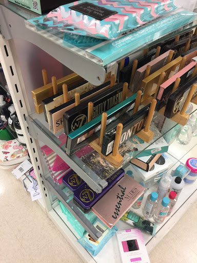 Shopping Mall «Pavilion Shopping Center», reviews and photos, 24055 Chagrin Blvd, Beachwood, OH 44122, USA