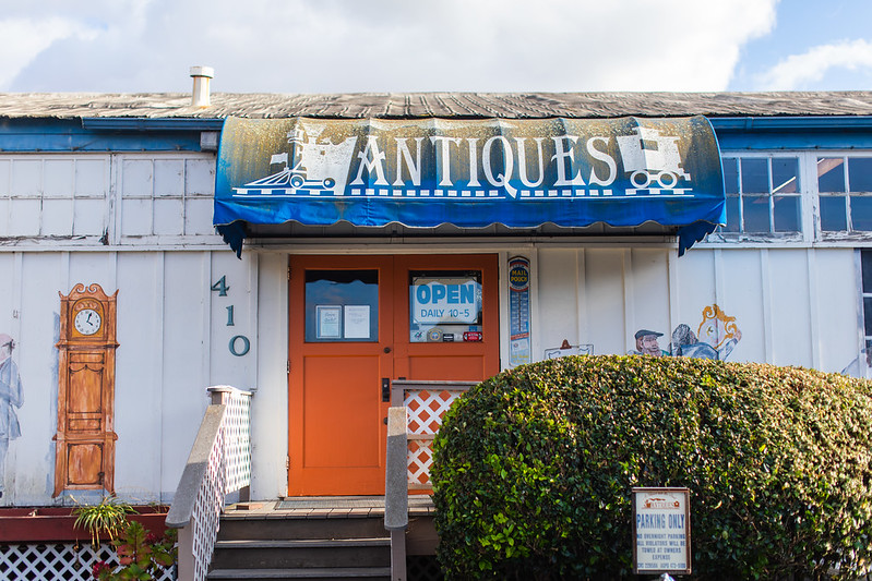 A Glance Into The Past Antiques