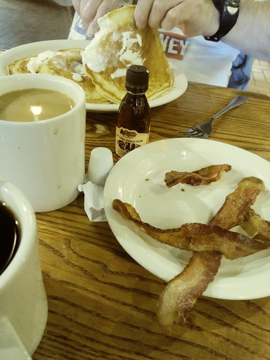 American Restaurant «Cracker Barrel Old Country Store», reviews and photos, 5100 Tiedeman Rd, Brooklyn, OH 44144, USA