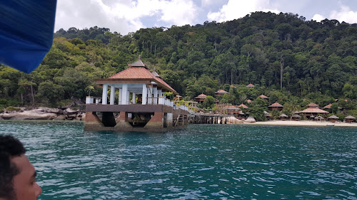 Frenz Emperor Resort beach photo #2