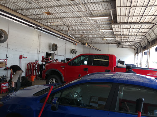 Tire Shop «Discount Tire Store - Lubbock, TX», reviews and photos, 1702 Avenue Q, Lubbock, TX 79401, USA