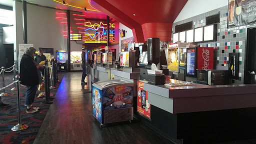 Movie Theater «Regal Cinemas Hilltop 9 Cinema», reviews and photos, 325 Beavercreek Rd, Oregon City, OR 97045, USA
