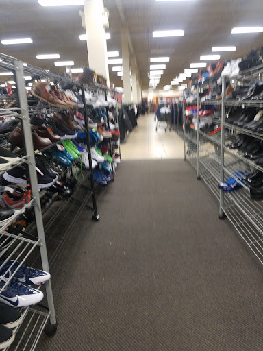 Clothing Store «Burlington Coat Factory», reviews and photos, 1300 N Larkin Ave, Joliet, IL 60435, USA