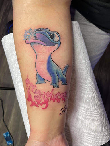 Explore mother daughter flower tattoo ideas, creative tattoo ideas in Goose Creek, available at Red Kirin Tattoo