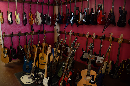 Pawn Shop «Shady Rays Pawn Shop», reviews and photos, 221 Gordon Ave, Bowling Green, KY 42101, USA