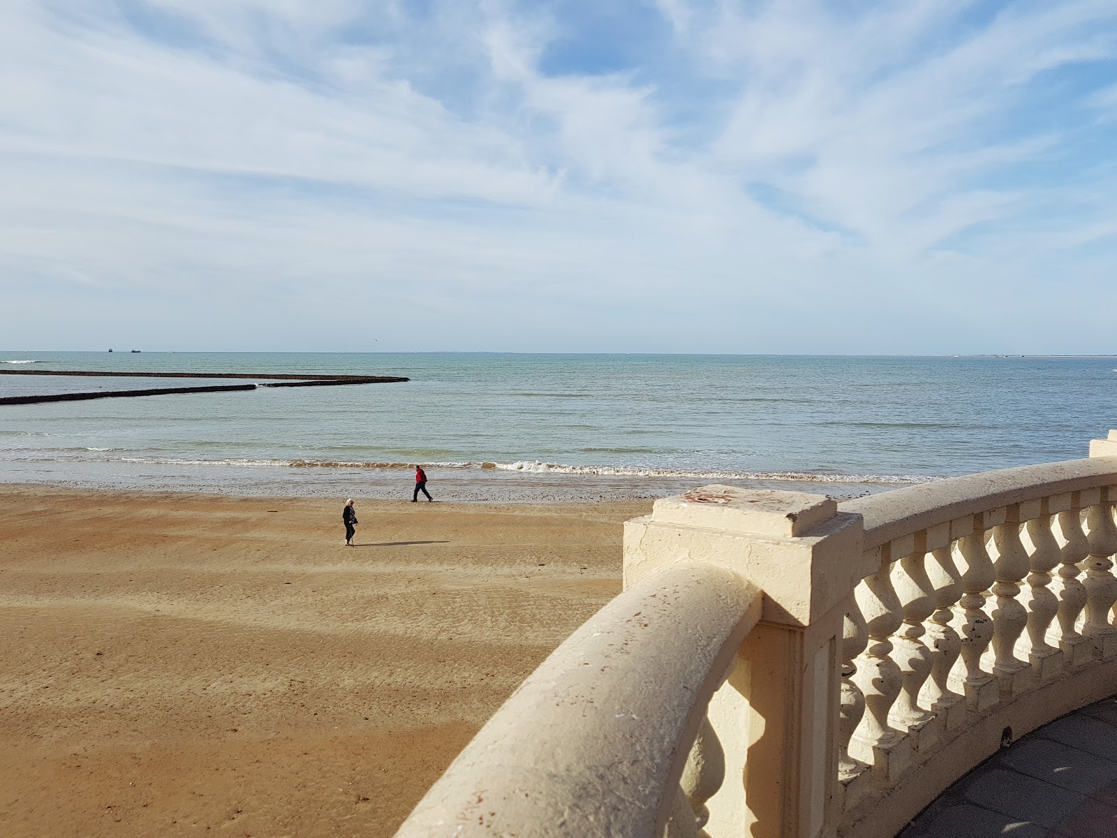 Foto von Los Corrales mit grünes wasser Oberfläche