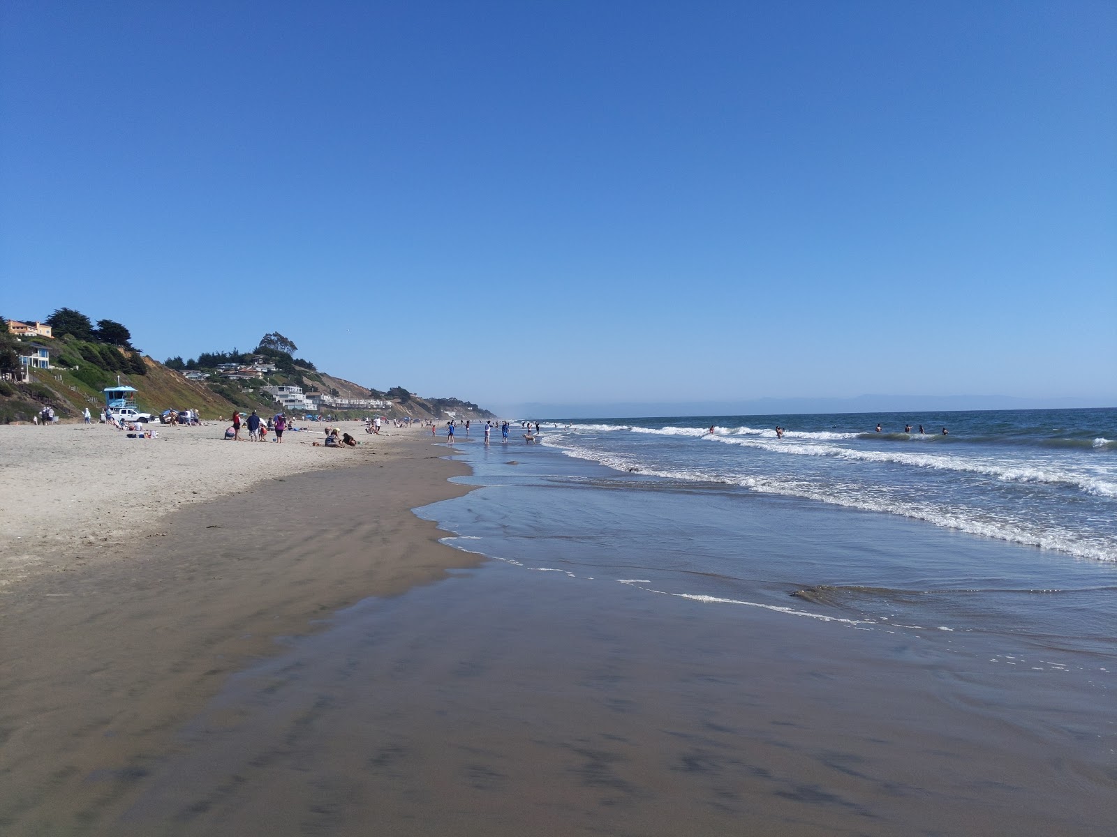 Manresa Beach的照片 带有碧绿色水表面