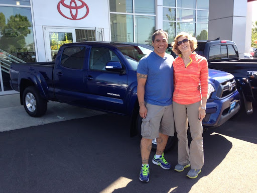 Toyota Dealer «Lithia Toyota of Springfield», reviews and photos, 163 S 9th St, Springfield, OR 97477, USA