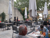 Atmosphère du Restaurant La Cuisine Du Boucher à Saint-Quentin-la-Poterie - n°15