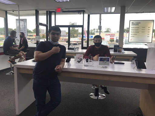 Cell Phone Store «Verizon Authorized Retailer - Wireless Zone», reviews and photos, 110 E Street Rd, Feasterville-Trevose, PA 19053, USA