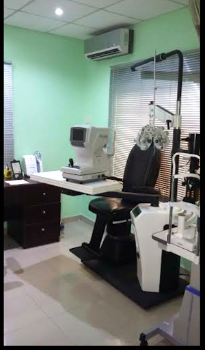 Silverspring Eyecare Ltd (Eye Clinic & Optical Dispensary), Plot 12 Ikenegbu Extension Off MCC Road by Lodan Bustop, opposite Lodan Hotel, 460242, Owerri, Nigeria, Dental Clinic, state Imo