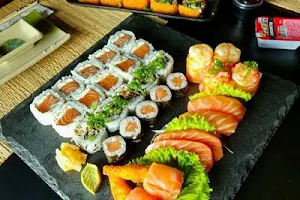Takumi Sushi delivery e eventos image