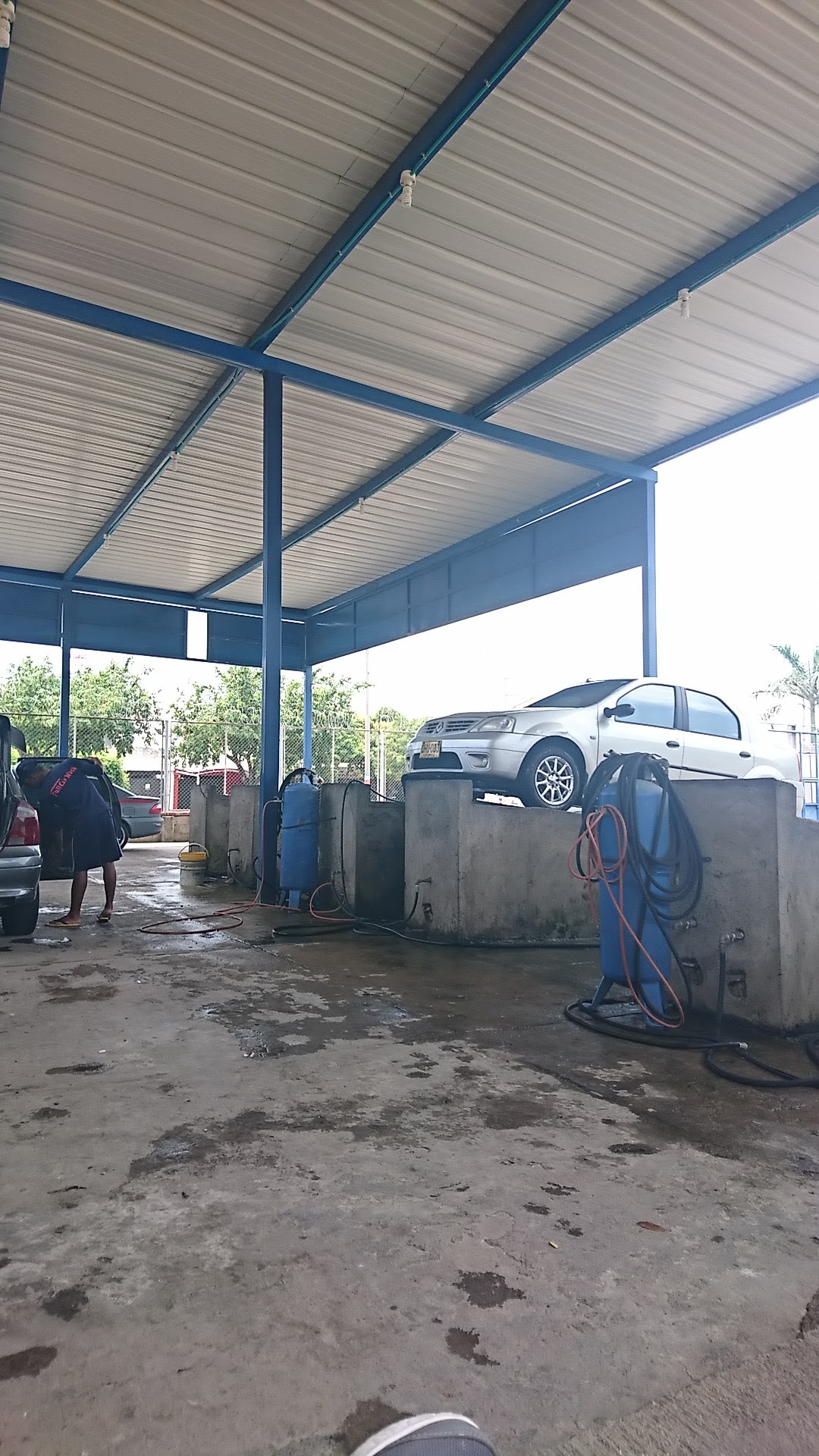 Full Car Wash
