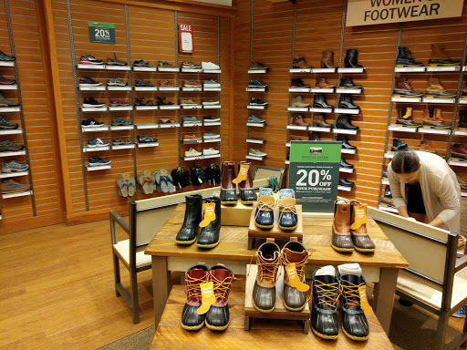 Clothing Store «L.L. Bean», reviews and photos, 6 Wayside Rd, Burlington, MA 01803, USA