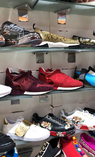 محل نوره للشنط اكسسوارات احذية ملابس 