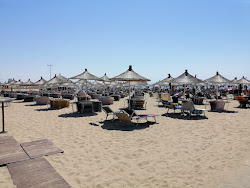 Photo de Durres IV beach avec rivage droit, long