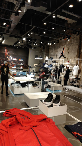 Shoe Store «Footaction», reviews and photos, 32 S State St, Chicago, IL 60603, USA