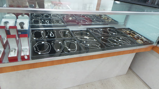 Pawn Shop «R J Jewelry & Loan Co», reviews and photos, 1210 Bloomingdale Rd, Glendale Heights, IL 60139, USA