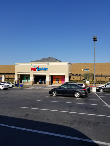 PetSmart, 2550 Cherry Ave, Signal Hill, CA 90755, USA, 