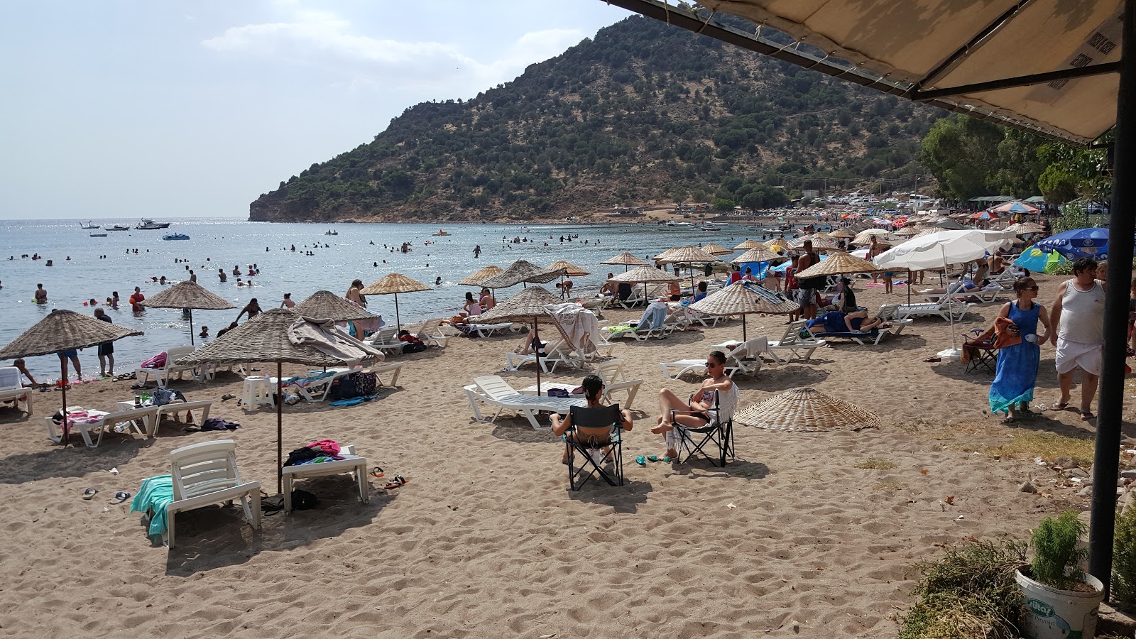 Foto von Denizkoy beach und die siedlung
