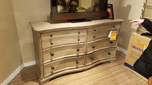 Furniture Store «Huffman Koos Furniture», reviews and photos, 1640 Broadhollow Rd, Farmingdale, NY 11735, USA