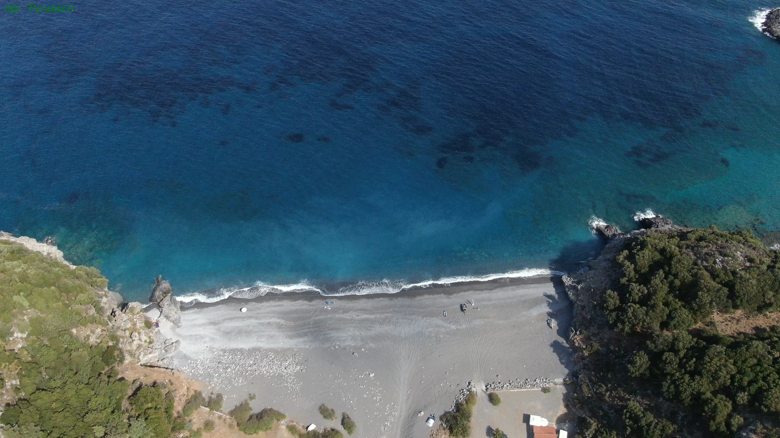Foto av Kokkinia beach med turkos rent vatten yta