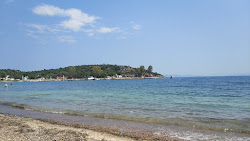 Foto di Kritharia beach con una costa spaziosa