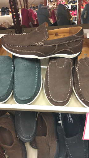Stores to buy men's slippers Montevideo